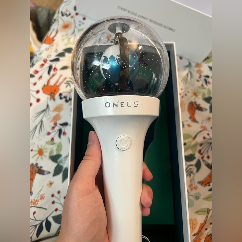 Oneus light stick
